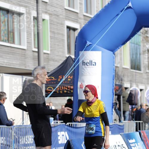 06.04.2025 - 44. Internationalen Wilhelmsburger Insellauf A. Gomolzig http://msf.ph/oto/7555956 06.04.2025 10:35:51 Ziel 4216, 4312, 4396 meine-sportfotos.de
