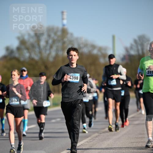 06.04.2025 - 44. Internationalen Wilhelmsburger Insellauf Dr. Thomas Lammeyer http://msf.ph/oto/7555957 06.04.2025 09:31:49 Laufen 3692, 4398, 311 meine-sportfotos.de