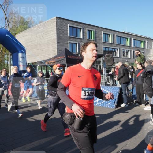 06.04.2025 - 44. Internationalen Wilhelmsburger Insellauf Luisa Fischer http://msf.ph/oto/7555960 06.04.2025 08:53:01 Ziel 174, 363, 4142, 4141, 406, 3309, 22, 7, 3235 meine-sportfotos.de