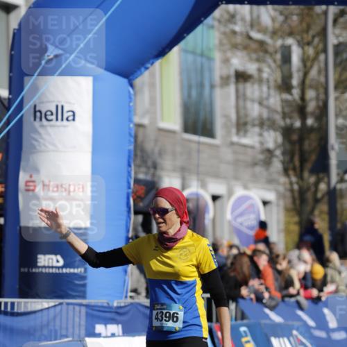 06.04.2025 - 44. Internationalen Wilhelmsburger Insellauf A. Gomolzig http://msf.ph/oto/7555962 06.04.2025 10:35:50 Ziel 4216, 4312, 4396 meine-sportfotos.de