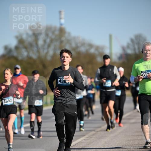 06.04.2025 - 44. Internationalen Wilhelmsburger Insellauf Dr. Thomas Lammeyer http://msf.ph/oto/7555964 06.04.2025 09:31:49 Laufen 3692, 4399, 312 meine-sportfotos.de