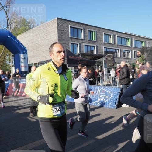 06.04.2025 - 44. Internationalen Wilhelmsburger Insellauf Luisa Fischer http://msf.ph/oto/7555970 06.04.2025 08:53:03 Ziel 3, 03, 5158, 3474, 4142 meine-sportfotos.de