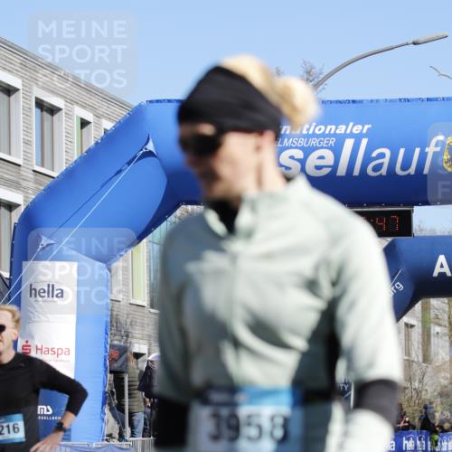 06.04.2025 - 44. Internationalen Wilhelmsburger Insellauf A. Gomolzig http://msf.ph/oto/7555971 06.04.2025 10:35:46 Ziel 3936, 4216, 4312, 4396 meine-sportfotos.de