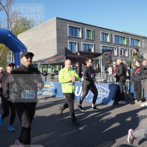 06.04.2025 - 44. Internationalen Wilhelmsburger Insellauf Luisa Fischer http://msf.ph/oto/7555973 06.04.2025 08:53:03 Ziel 3, 03, 594, 5158 meine-sportfotos.de