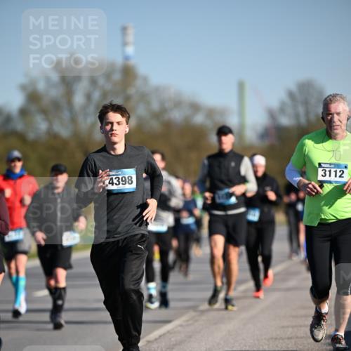 06.04.2025 - 44. Internationalen Wilhelmsburger Insellauf Dr. Thomas Lammeyer http://msf.ph/oto/7555975 06.04.2025 09:31:50 Laufen 3112, 4398 meine-sportfotos.de