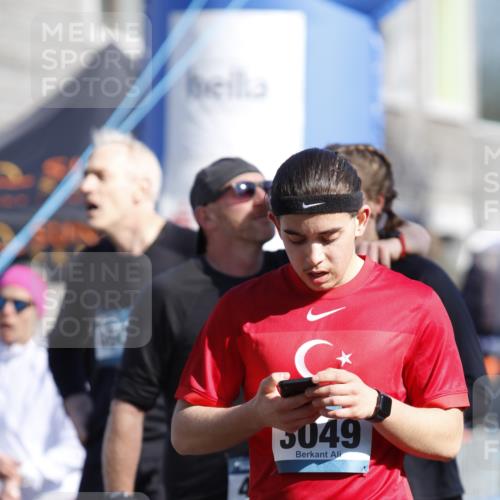 06.04.2025 - 44. Internationalen Wilhelmsburger Insellauf A. Gomolzig http://msf.ph/oto/7555985 06.04.2025 10:35:39 Ziel 3936, 3958, 4216, 4283, 4284, 4603 meine-sportfotos.de