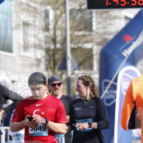 06.04.2025 - 44. Internationalen Wilhelmsburger Insellauf A. Gomolzig http://msf.ph/oto/7555991 06.04.2025 10:35:36 Ziel 3049, 3936, 3958, 4283, 4284, 4603 meine-sportfotos.de