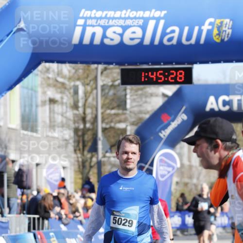 06.04.2025 - 44. Internationalen Wilhelmsburger Insellauf A. Gomolzig http://msf.ph/oto/7556005 06.04.2025 10:35:27 Ziel 3049, 3806, 5029 meine-sportfotos.de