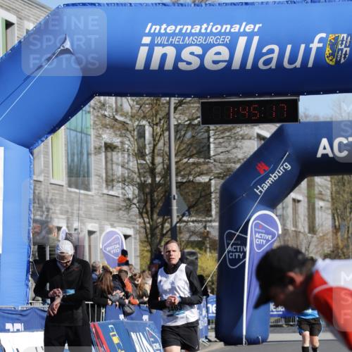 06.04.2025 - 44. Internationalen Wilhelmsburger Insellauf A. Gomolzig http://msf.ph/oto/7556018 06.04.2025 10:35:15 Ziel 3118, 3463, 5029 meine-sportfotos.de