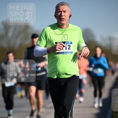 06.04.2025 - 44. Internationalen Wilhelmsburger Insellauf Dr. Thomas Lammeyer http://msf.ph/oto/7556034 06.04.2025 09:31:53 Laufen 12 meine-sportfotos.de