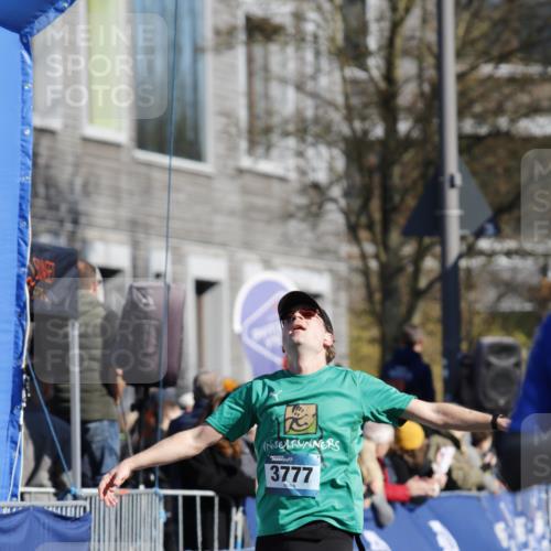 06.04.2025 - 44. Internationalen Wilhelmsburger Insellauf A. Gomolzig http://msf.ph/oto/7556040 06.04.2025 10:34:53 Ziel 3183, 3777, 4346, 4529 meine-sportfotos.de