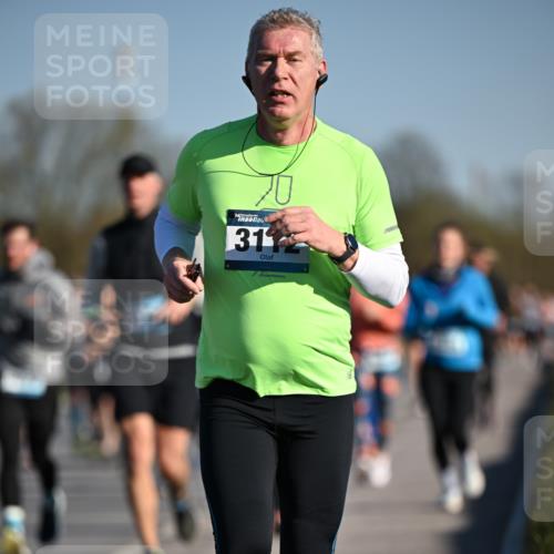06.04.2025 - 44. Internationalen Wilhelmsburger Insellauf Dr. Thomas Lammeyer http://msf.ph/oto/7556041 06.04.2025 09:31:53 Laufen 31 meine-sportfotos.de