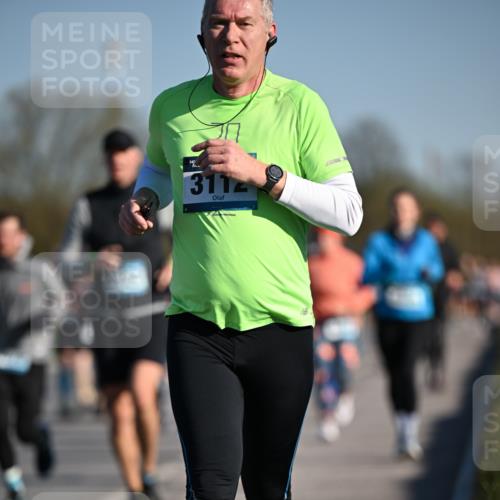 06.04.2025 - 44. Internationalen Wilhelmsburger Insellauf Dr. Thomas Lammeyer http://msf.ph/oto/7556044 06.04.2025 09:31:53 Laufen 14, 3112 meine-sportfotos.de