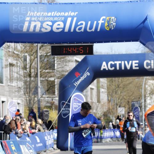 06.04.2025 - 44. Internationalen Wilhelmsburger Insellauf A. Gomolzig http://msf.ph/oto/7556046 06.04.2025 10:34:49 Ziel 3183, 4152, 4529, 4616 meine-sportfotos.de