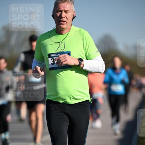 06.04.2025 - 44. Internationalen Wilhelmsburger Insellauf Dr. Thomas Lammeyer http://msf.ph/oto/7556048 06.04.2025 09:31:53 Laufen 3 meine-sportfotos.de