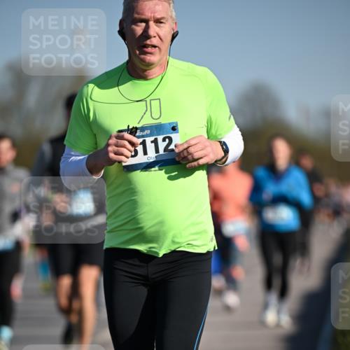 06.04.2025 - 44. Internationalen Wilhelmsburger Insellauf Dr. Thomas Lammeyer http://msf.ph/oto/7556050 06.04.2025 09:31:53 Laufen 112 meine-sportfotos.de