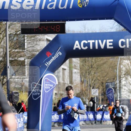 06.04.2025 - 44. Internationalen Wilhelmsburger Insellauf A. Gomolzig http://msf.ph/oto/7556052 06.04.2025 10:34:46 Ziel 3183, 4152, 4529, 4616 meine-sportfotos.de