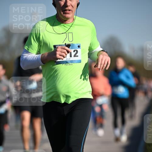 06.04.2025 - 44. Internationalen Wilhelmsburger Insellauf Dr. Thomas Lammeyer http://msf.ph/oto/7556054 06.04.2025 09:31:54 Laufen 12 meine-sportfotos.de