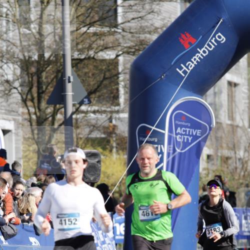 06.04.2025 - 44. Internationalen Wilhelmsburger Insellauf A. Gomolzig http://msf.ph/oto/7556067 06.04.2025 10:34:39 Ziel 4128, 4152, 4616 meine-sportfotos.de
