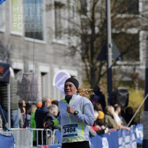 06.04.2025 - 44. Internationalen Wilhelmsburger Insellauf A. Gomolzig http://msf.ph/oto/7556101 06.04.2025 10:34:20 Ziel 3015, 3404, 3749, 4469 meine-sportfotos.de