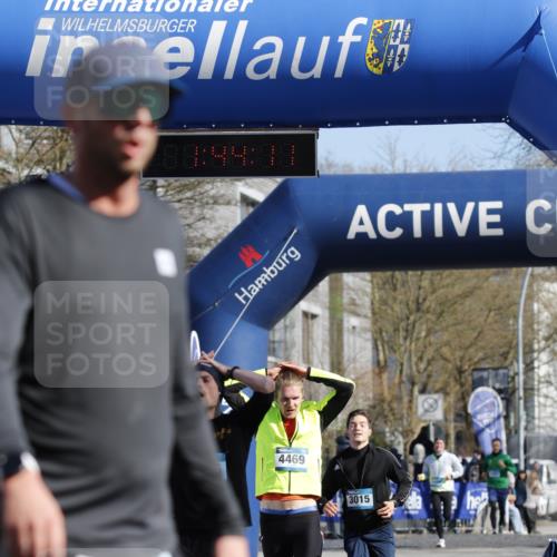 06.04.2025 - 44. Internationalen Wilhelmsburger Insellauf A. Gomolzig http://msf.ph/oto/7556122 06.04.2025 10:34:10 Ziel 3015, 3356, 3749, 4469, 4504 meine-sportfotos.de