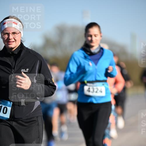06.04.2025 - 44. Internationalen Wilhelmsburger Insellauf Dr. Thomas Lammeyer http://msf.ph/oto/7556158 06.04.2025 09:31:58 Laufen 10, 4324 meine-sportfotos.de