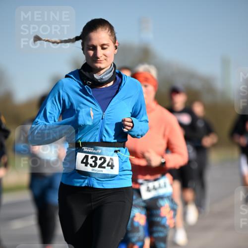 06.04.2025 - 44. Internationalen Wilhelmsburger Insellauf Dr. Thomas Lammeyer http://msf.ph/oto/7556172 06.04.2025 09:31:59 Laufen 4324, 4441 meine-sportfotos.de