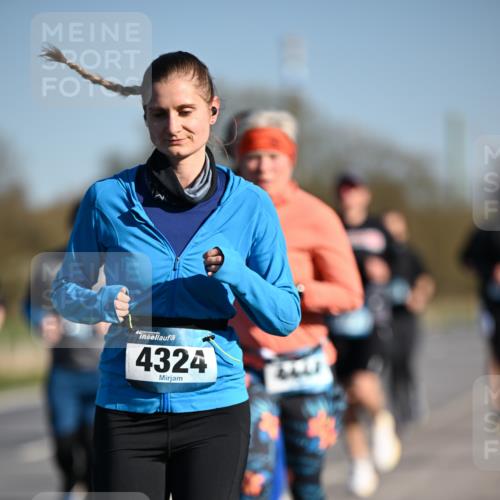 06.04.2025 - 44. Internationalen Wilhelmsburger Insellauf Dr. Thomas Lammeyer http://msf.ph/oto/7556175 06.04.2025 09:31:59 Laufen 44, 4324 meine-sportfotos.de