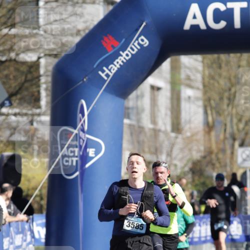 06.04.2025 - 44. Internationalen Wilhelmsburger Insellauf A. Gomolzig http://msf.ph/oto/7556176 06.04.2025 10:33:42 Ziel 3585, 4058, 4262 meine-sportfotos.de
