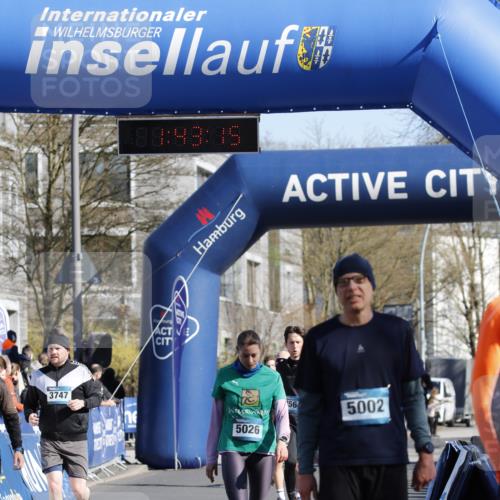 06.04.2025 - 44. Internationalen Wilhelmsburger Insellauf A. Gomolzig http://msf.ph/oto/7556213 06.04.2025 10:33:13 Ziel 3747, 3760, 4400, 5026 meine-sportfotos.de