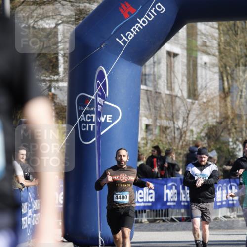 06.04.2025 - 44. Internationalen Wilhelmsburger Insellauf A. Gomolzig http://msf.ph/oto/7556231 06.04.2025 10:33:07 Ziel 3760, 4358 meine-sportfotos.de