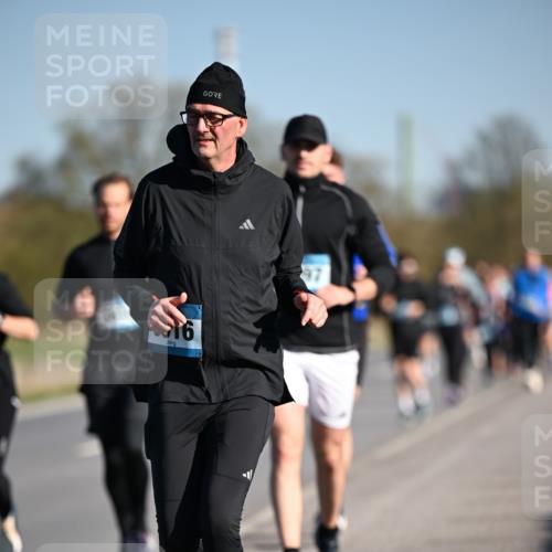 06.04.2025 - 44. Internationalen Wilhelmsburger Insellauf Dr. Thomas Lammeyer http://msf.ph/oto/7556238 06.04.2025 09:32:03 Laufen 3516, 97 meine-sportfotos.de