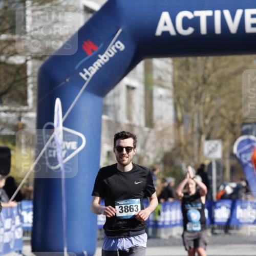 06.04.2025 - 44. Internationalen Wilhelmsburger Insellauf A. Gomolzig http://msf.ph/oto/7556240 06.04.2025 10:32:55 Ziel 3769, 3863, 4358, 5137 meine-sportfotos.de