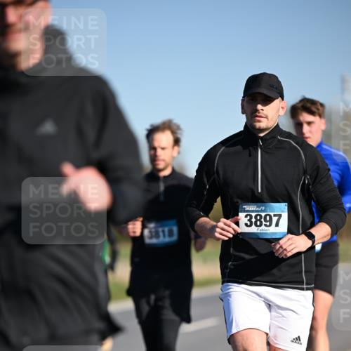 06.04.2025 - 44. Internationalen Wilhelmsburger Insellauf Dr. Thomas Lammeyer http://msf.ph/oto/7556241 06.04.2025 09:32:06 Laufen 3818, 3897 meine-sportfotos.de