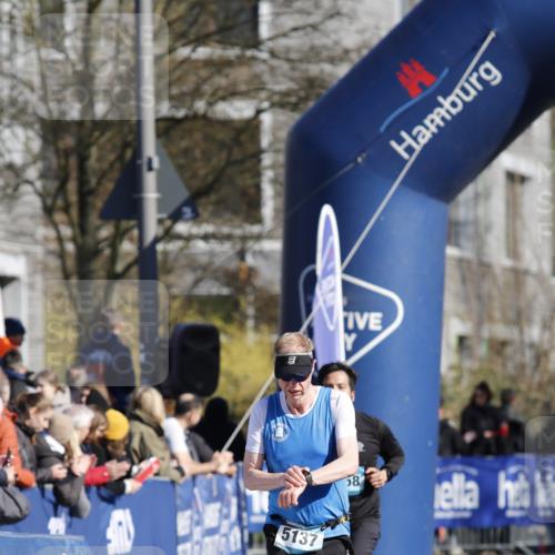06.04.2025 - 44. Internationalen Wilhelmsburger Insellauf A. Gomolzig http://msf.ph/oto/7556249 06.04.2025 10:32:52 Ziel 3769, 5137 meine-sportfotos.de