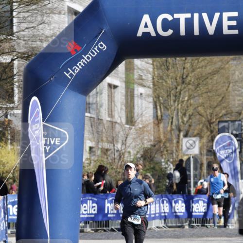 06.04.2025 - 44. Internationalen Wilhelmsburger Insellauf A. Gomolzig http://msf.ph/oto/7556264 06.04.2025 10:32:42 Ziel 3650, 5002, 5086 meine-sportfotos.de