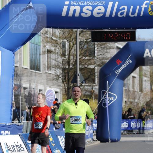 06.04.2025 - 44. Internationalen Wilhelmsburger Insellauf A. Gomolzig http://msf.ph/oto/7556270 06.04.2025 10:32:38 Ziel 3650, 5002, 5086 meine-sportfotos.de