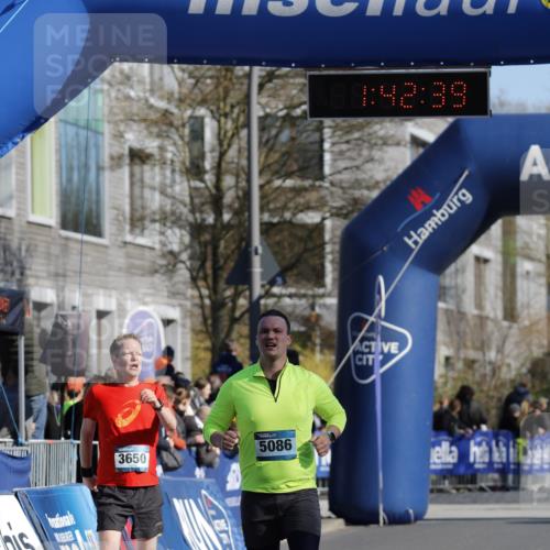 06.04.2025 - 44. Internationalen Wilhelmsburger Insellauf A. Gomolzig http://msf.ph/oto/7556272 06.04.2025 10:32:37 Ziel 3650, 5002, 5086 meine-sportfotos.de