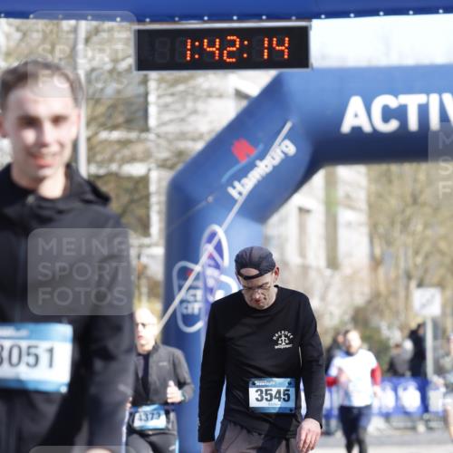 06.04.2025 - 44. Internationalen Wilhelmsburger Insellauf A. Gomolzig http://msf.ph/oto/7556292 06.04.2025 10:32:12 Ziel 3051, 3545, 4373, 4602 meine-sportfotos.de
