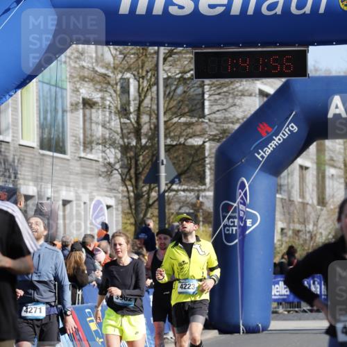 06.04.2025 - 44. Internationalen Wilhelmsburger Insellauf A. Gomolzig http://msf.ph/oto/7556306 06.04.2025 10:31:55 Ziel 3413, 3962, 4057, 4223, 4271, 4497 meine-sportfotos.de