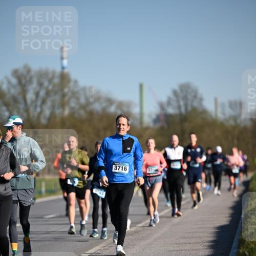 06.04.2025 - 44. Internationalen Wilhelmsburger Insellauf Dr. Thomas Lammeyer http://msf.ph/oto/7556311 06.04.2025 09:32:15 Laufen 493, 3716 meine-sportfotos.de