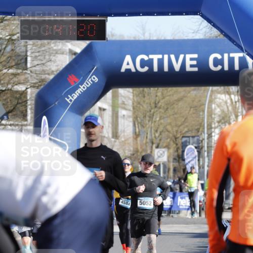 06.04.2025 - 44. Internationalen Wilhelmsburger Insellauf A. Gomolzig http://msf.ph/oto/7556354 06.04.2025 10:31:18 Ziel 3132, 3623, 5052 meine-sportfotos.de