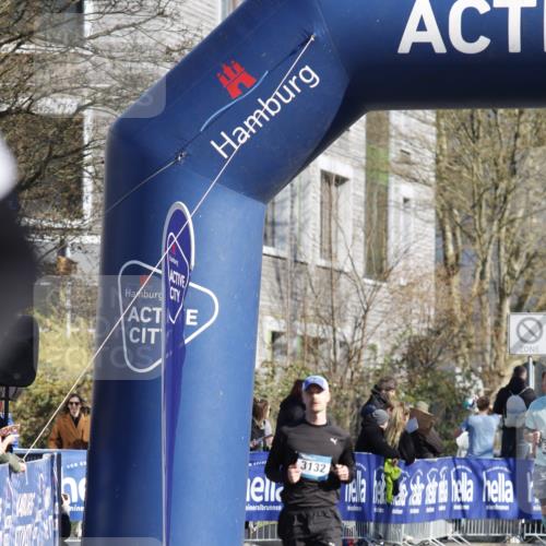 06.04.2025 - 44. Internationalen Wilhelmsburger Insellauf A. Gomolzig http://msf.ph/oto/7556365 06.04.2025 10:31:10 Ziel 3323, 3447 meine-sportfotos.de