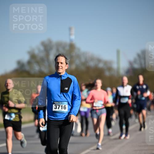 06.04.2025 - 44. Internationalen Wilhelmsburger Insellauf Dr. Thomas Lammeyer http://msf.ph/oto/7556373 06.04.2025 09:32:18 Laufen 3716 meine-sportfotos.de