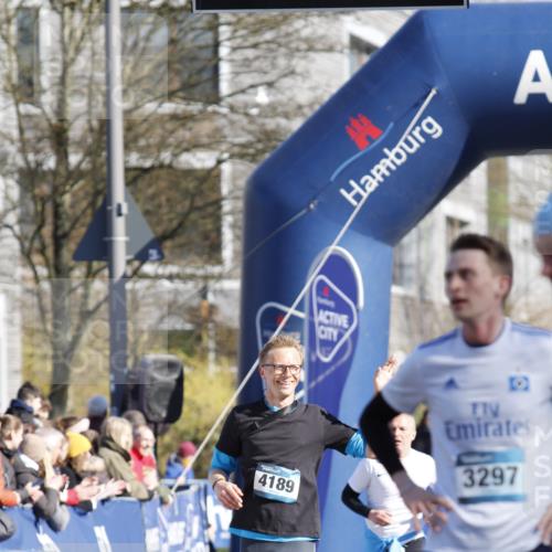 06.04.2025 - 44. Internationalen Wilhelmsburger Insellauf A. Gomolzig http://msf.ph/oto/7556386 06.04.2025 10:30:36 Ziel 3297, 3562, 3721, 4189, 4527, 4559 meine-sportfotos.de