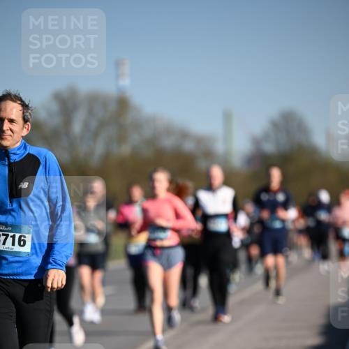06.04.2025 - 44. Internationalen Wilhelmsburger Insellauf Dr. Thomas Lammeyer http://msf.ph/oto/7556400 06.04.2025 09:32:19 Laufen 716 meine-sportfotos.de