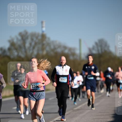 06.04.2025 - 44. Internationalen Wilhelmsburger Insellauf Dr. Thomas Lammeyer http://msf.ph/oto/7556408 06.04.2025 09:32:21 Laufen 370, 3097 meine-sportfotos.de