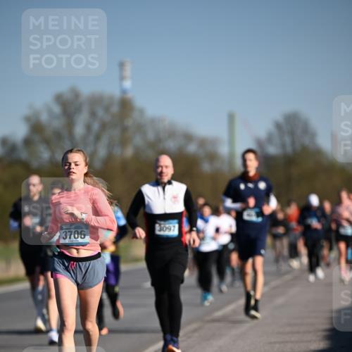 06.04.2025 - 44. Internationalen Wilhelmsburger Insellauf Dr. Thomas Lammeyer http://msf.ph/oto/7556423 06.04.2025 09:32:21 Laufen 3706, 3097 meine-sportfotos.de