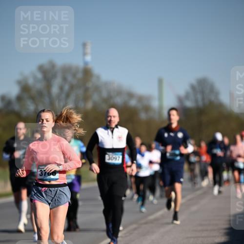 06.04.2025 - 44. Internationalen Wilhelmsburger Insellauf Dr. Thomas Lammeyer http://msf.ph/oto/7556426 06.04.2025 09:32:22 Laufen 3166, 3097 meine-sportfotos.de