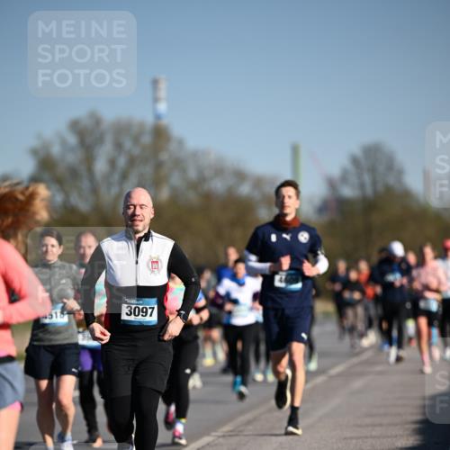 06.04.2025 - 44. Internationalen Wilhelmsburger Insellauf Dr. Thomas Lammeyer http://msf.ph/oto/7556454 06.04.2025 09:32:23 Laufen 3097 meine-sportfotos.de
